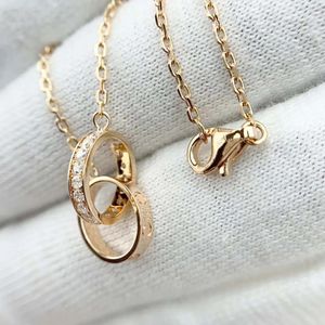 V gold material Luxury quality Charm pendant necklace two round shape with diamond in two colors plated have velet bag stamp V3