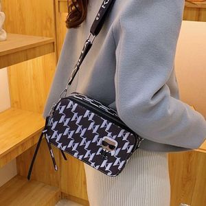 Niche Design Handbag for Women, A New Fashionable and Textured Shoulder Bag, A High-end Crossbody Small Square Bag