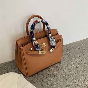 Designer Purses Clearance New Fashion Litchi Pattern Lock Buckle 25CM Handheld One Shoulder Oblique Straddle Women's Bag Purses Sale