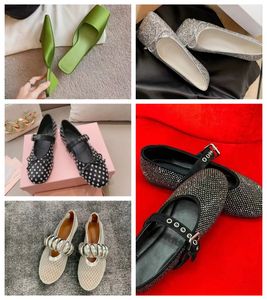 Designerskor Mary Jane Ballet Flat Shoes Round Head Rhinestone Stud Embelled Buckle Strap Women's Luxury Brand Läderfabrikskor med Box22