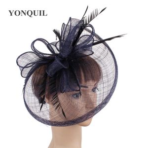 Vintage elegant marinblå fedora mössa shapeau hatt bröllop fascinatorer fjäder slinga huvudkläder damer kvinnliga hårtillbehör SYF278 220819 2163