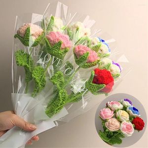 Декоративные цветы розы с градиентным букетом