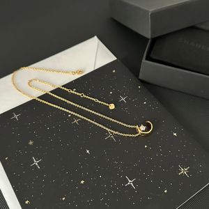 Varumärkesdesigner Ny långkedja liten hänge halsband lyxig 18k guldpläterad minimalistisk stil fashionabla halsband temperament kvinnor hög kvalitet halsbandslåda