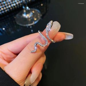 Küme halkaları punk serin yılan şekli kadınlar için gümüş renk ayarlanabilir kristal kübik zirkonya partisi bijou kişilik takı hediyeleri
