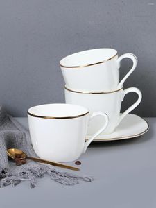 Tassen Untertassen Europäische Keramik Kaffeetasse und Untertassen -Set weißer Miniatur -Tee Bone China HH50BD