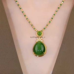 2024New Spenat Green Imitation Hotan Jade Old Material Cats Eye Stone Line Sky Pendant Fashionable Exquisite Versatile Necklace Sweater Chain 1GD36