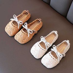 Flat Shoes Girls Shoes Hollow Outs Weaving Shoes For Girls Mary Jane Lace Sandaler andningsbara sommarskor ut klipper barnlägenheter Child Casual WX5.28