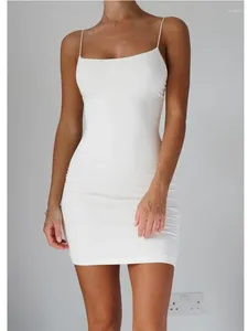 Lässige Kleider 2024 sexy Feste Farbe Summer Slim Fit Gurt kurze Mini -Kleid -Mode -Frauen von der Schulter elastisch