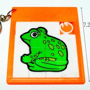 Party Favor 1 Piece Animal Frog Slider Puzzle With Keychain Gliding Vending Pinata Filler Loot gynnar gåva Toys Bags Novelty