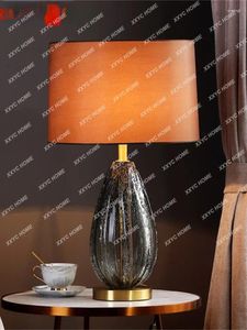 Lampy stołowe nordycka kreatywna lampa mosiężna lekka światło współczesna luksusowa dekoracja LED na domowy przy łóżku