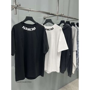 Designer T-shirts Ballencigga Hoodies Herrtröjor Hög halsringning Trådbrev Broderi Bekvämt lösa kvinnors trendiga axlar Kort ärm T-shirt 32RS