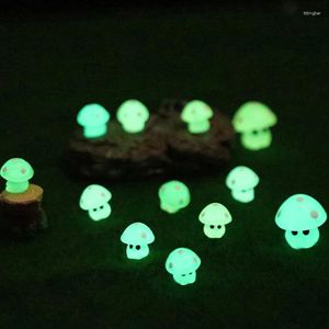 Gartendekorationen 10pcs farbenfrohe leuchtende winzige Pilze Mini -Figuren Miniaturharz -Pilz -Statue -Dekor für im dunklen Ornament