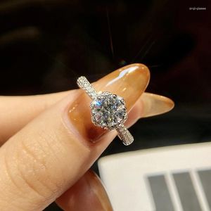 Cluster Rings Knb 1CT ICE Queen Fantastisk certifierad Moissanite Diamond Dating Wedding för kvinnor Real 925 Sterling Silver Fine Jewelry