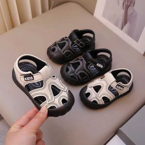 Sandalen Sandalen 2024 Sommer Baby Jungen Mädchen Sandalen Kinder Strand Sandalen Cartoon Kleinkind Schuhe bequeme weiche Einzelkinderstudentschuhe WX5.28