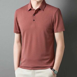 Polos masculinos de verão novo homem gelo seda de seda oca de manga curta camisa de pólo masculino masculino de roupas de roupas para negócios de roupas de negócios Lazer saindo z240529