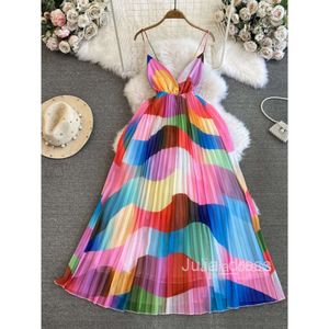 Vestido de camisola sem costas impressas coloridas para mulheres doces e românticas com uma cintura fina e uma grande bainha A-line para arrastar o vestido do chão