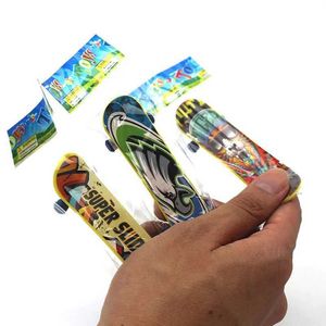 3R7E Finger Toys 10pcs/Lot Mini Finger Skateboards Plastic Skate Boarding Kids Children Fingertip Board Fingerboard Educational Toys Gifts d240529