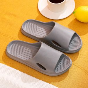 Talltor 2025 Klassiska sandaler kvinnors strandsandaler glider ny färg flip flops högkvalitativa tofflor andra
