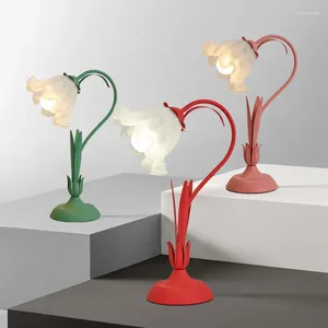 Lampade da tavolo Led Lily of the Valley Flower Iron Art Lampada camera da letto Atmosfera Amtriving Room Decoration Night