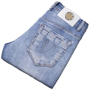 Designer män jeans europeiska broderare sommar ny produkt av hög slutkvalitet smala passar små fötter långa byxor trendiga ungdomar jean för män