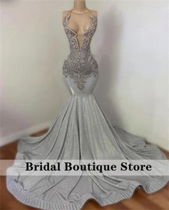 파티 드레스 도착 2024 Sparkly Silver Diamonds Mermaid Prom Dress Halter Crystal Rhinestones 결혼식 생일 가운 가운 가운 가운 가운 가운.