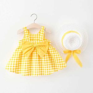 فساتين الفتاة 2PIES Summer Preschool Girls Dress Corean Cute Plate Pattern Cotton Cotton Bow Prety Frict+Sunhat Newborn Baby Labeling BC003 H240529 45AG