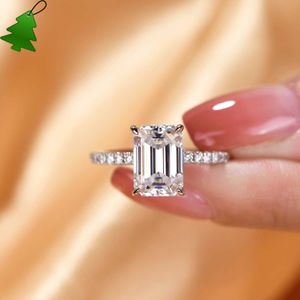 Atta Gems Hot Sale 2CT Emerald Cut 100％925シルバー女性ウェディングバンドMoissanite Engagement Rings