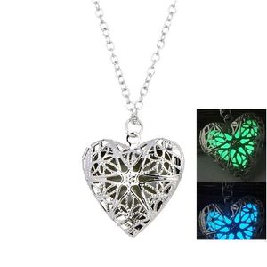 Lockets Glow In The Dark Necklace Opening Heart Aromatherapy Essentials Oil Diffuser Floating Charms Necklaces For Women Fashion Drop Dh6O4