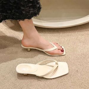 Heels High Sandals Frauen Modeschuhe Schuhe Gai Flip Flops Sommer Flat Sneakers Triple White Black Green B C2a