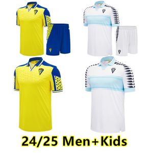 24 25 Cadici Maglie da calcio Capiz Cf 2024 2024 Lozano Alex Bodiger Juan Cala Camiseta Ascenso A Liga Santander de Carnaval uomini bambini a casa