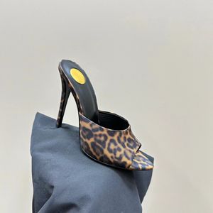 Tasarımcı Elbise Ayakkabı Moda Yaz Yaz Slingback Pompaları Lüks Leopar Grograin Crepe Hig Heel Kadın Kedi Topuk Mules Sandal Stiletto Topuk Saçlı Ayakkabı Ayakkabıları