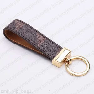 top Luxury Designer Keychain Wallet Handmade Letter Leather Car Keychain Alloy Gift Card Holder With Box Men Women Car Bag Keychains 001