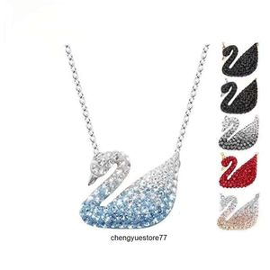 Designer smycken klöver kvinna svan halsband gradient kristall diamant utredande modeparty clavicle kedja originalutgåva tillbehör gåva