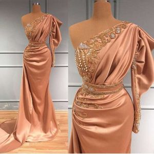 Eleganckie jedno ramionowe suknie wieczorowe Satynowe aplikacje Koraliki Parzeczki z długim rękawem syrena sukienki balowa Saudyjska Arabia szata de soiree 0530