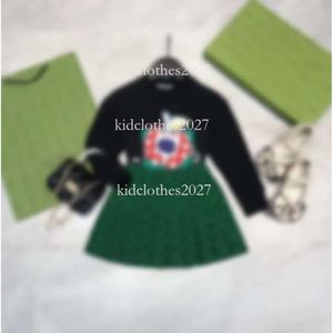 Kinder Kleidung Sets plus Veet warme Mode Britische Brandbrand Brand Herbst und Winter Kinderkinder Jungen Schätze Mädchen Baumwolle zweiteilige Designer Hoodie Rockhose AAA