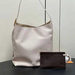 New Women Low Key Hobo Handbag Luxury Designer Grained Leather Sholdlen Bag Hook閉鎖金ハードウェアトート調整可能なストラップクロスボディ財布fiv6 zyjt