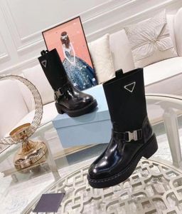 2021 Högkvalitativ kvinnors designer Boots Leather Martin Ankle Triangle Letter Nylon Cowhide Boot Fashion Nonslip Rubber Outsole EL3760282