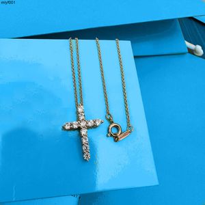 Designer Designer Necklace Luxury Women Necklaces Cross Diamond Jewelry Fashion Classic Never Fading Ideal Charm Silvery Nice Anniversary Gift