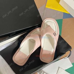 Chanells Chanelsandals Designer Shoes Женская пляжная открытая мягкая подошва 2C Flip-Flops Flat Bottom Brand Brand Shoes Hawaiian Summer Summer Sandals 24DC Channelly