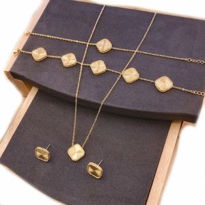 4/Four Leaf Clover Jewelry Sets Bracelets Earrings Necklace 18K gold Plated Retro Fashionable Women Wedding Lovers Gift