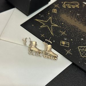 Varumärkesdesigners Nya skoformade örhängen utsökta 18K guldpläterade fashionabla örhängen högkvalitativ diamantsmycken trendig tjej örhänge