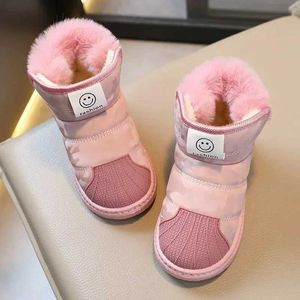 Buty Nowe 2024 Zimowe dzieci skórzane wodoodporne buty śniegowe dla chłopców i dziewcząt moda mody Anti Slip Childrens Pluszowe ciepłe buty Baby Babciki WX5.29