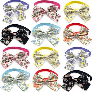 Hundkläder 50/100st Puppy Pet Bowtie Grooming Products Justerbara blommor krage Tillbehör Bågar för små hundkatter leveranser