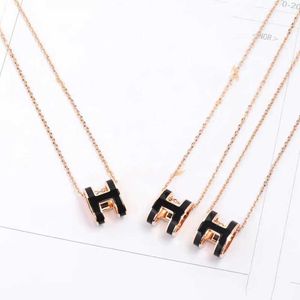 He Necklace Classic Charm Design Thick Gold Love Letter Luxury Simple Pendant Version with Original Necklace Bg1l