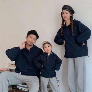 家族をマッチする服装親子ユニセックス服セット女性の女の赤ちゃんジャケットファッションパパと息子の秋の黒いパーカー