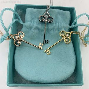 Pendant Necklaces Designer Tiffanyjewelry Necklace S925 Silver Crown Key Necklace Female Rose Gold Diamond Pendant Collar Chain Heart Shaped Sweater Chain Sunflo