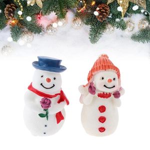 装飾的な置物1ペアクリスマス雪だるまサンタクロース装飾装飾妖精の庭の装飾家の装飾樹脂ミニチュアクラフト