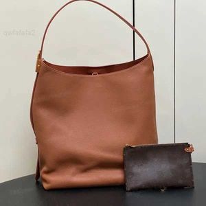 New Women Low Key Hobo Handbag Luxury Designer Grained Leather Shourdelbag Hook Cloosure Gold Hardware Tote調整可能なストラップクロスボディ財布w9ph