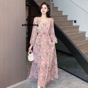 sukienki francuskie 2024 Nowy wiosenna talia A i wyciek na ramię Fragmentowany kwiat długi szyfonowy sukienka dla kobiet