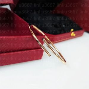 Tunn armband designer armband armband för kvinna sterling silver topp v-guld plätering 18k lätt high-end diamanter 18k armband med låda